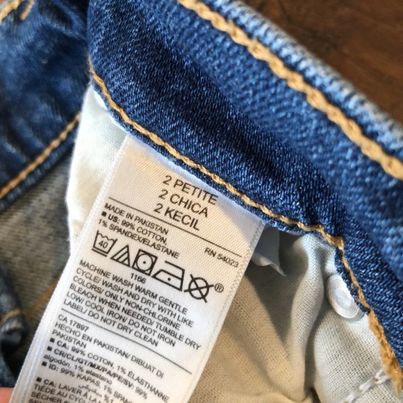 Old Navy Extra High-Rise Sky-Hi Straight Jeans - Picture 5 of 5